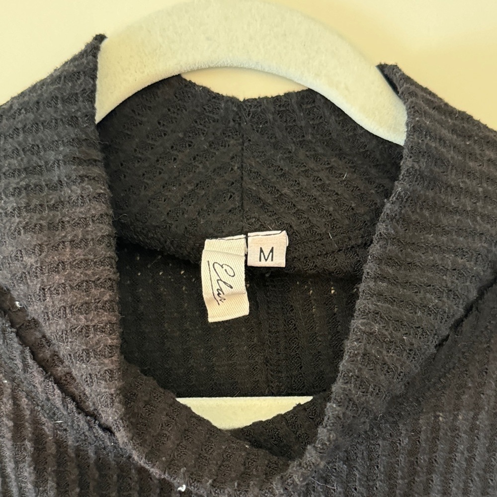 Chic Charcoal Textured Knit Top - Picture 2 of 6